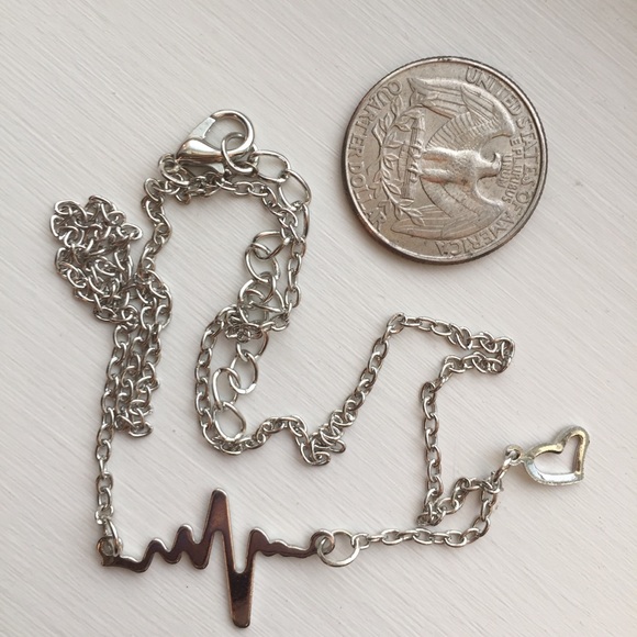 ⚜️[𝟯/$𝟭𝟴]⚜️EKG Silver Simple Dainty Choker NEW - Picture 7 of 9